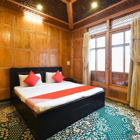 Oyo 66637 Merlin Group Of Houseboats Hotel Srīnagar Екстериор снимка