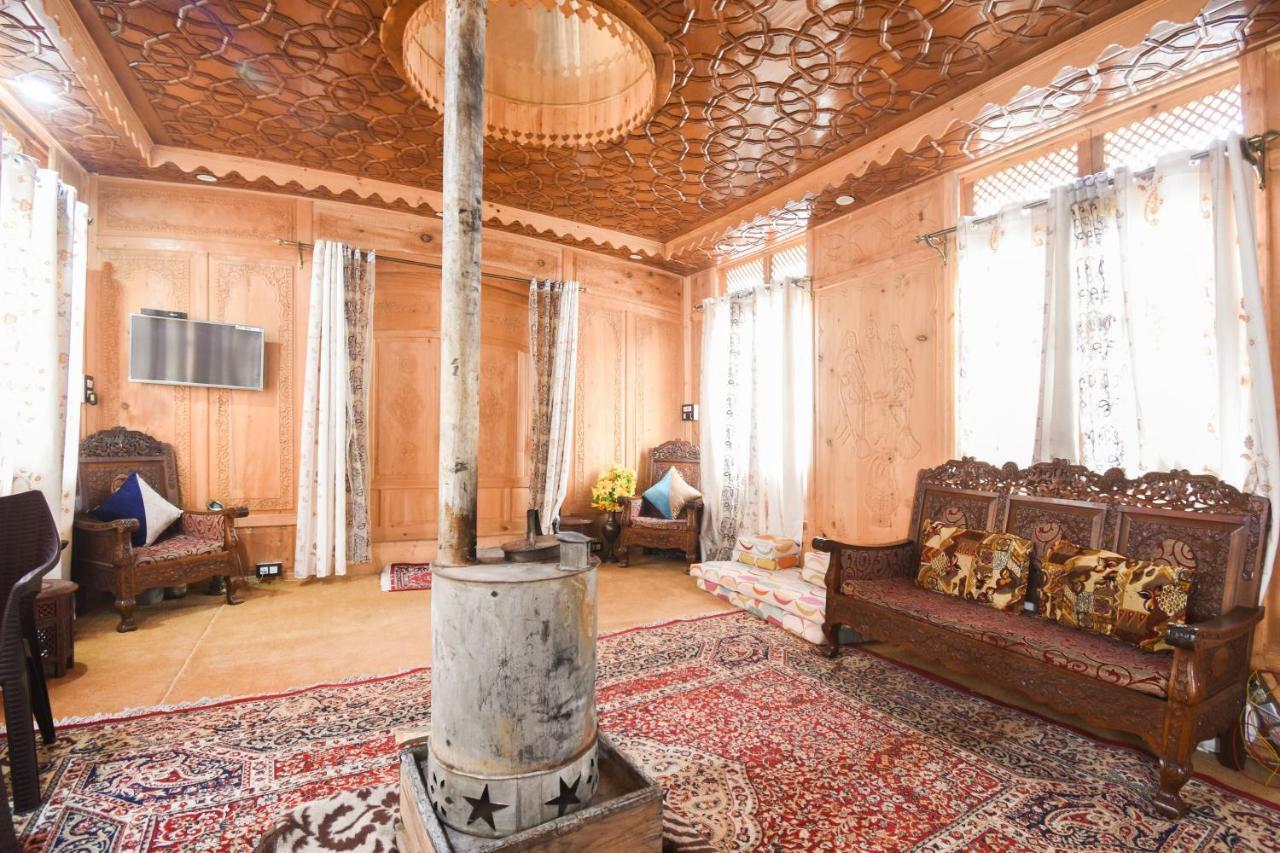 Oyo 66637 Merlin Group Of Houseboats Hotel Srīnagar Екстериор снимка